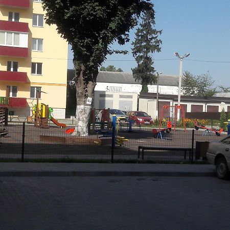 Apartments Koryatovichi Street Kamjanyi Potoki Kültér fotó