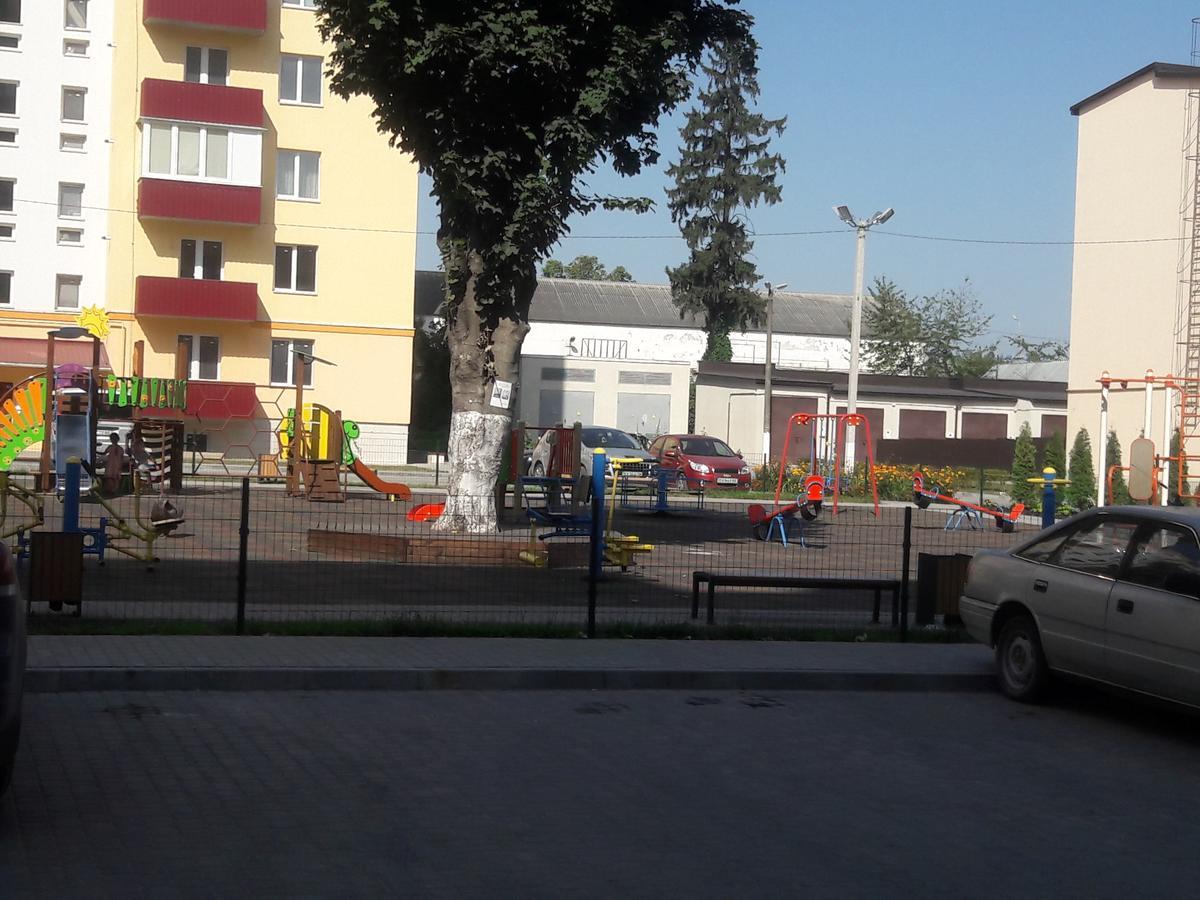 Apartments Koryatovichi Street Kamjanyi Potoki Kültér fotó